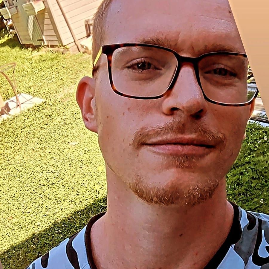Profil von Elhad